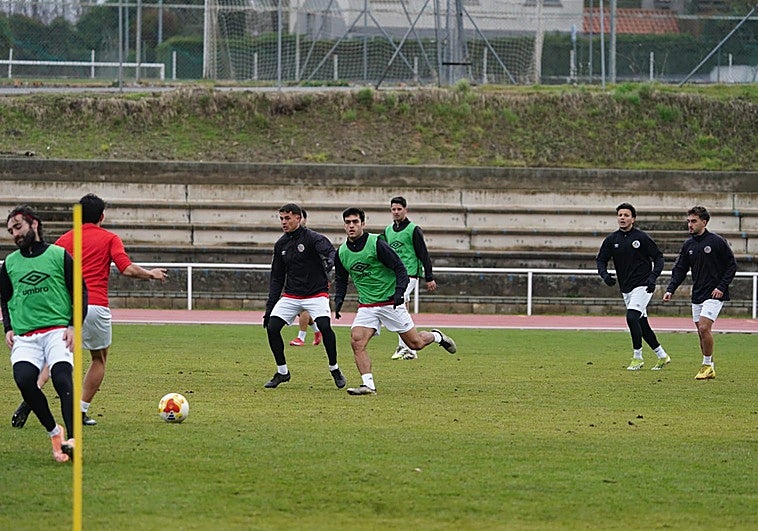 Entrenamiento del Salamanca UDS con tres ausencias y sin que Jorge García dé pistas del once